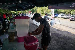 BIB: 
                            <button type="button" onclick="openModal(28153946)" class="btn btn-primary btn-sm float-right btn-popup" data-toggle="modal" data-target=".modal-high-quality">
                        <i class="fas fa-shopping-cart"></i> Add to Cart
                    </button>
                                            <button type="button" onclick="isThisMe(28153946, true)" class="btn btn-success btn-sm float-right btn-popup btn-isme hidden" data-toggle="tooltip" data-placement="bottom" title="นี่คือรูปของคุณใช่ไหม คลิกที่นี่เพื่อเอาเข้าอัลบั้ม">
                        <i class="fas fa-plus"></i> Add to album
                    </button>
                    <button type="button" onclick="isThisMe(28153946, false)" class="btn btn-warning btn-sm float-right btn-popup btn-isnotme hidden">
                        <i class="fas fa-ban"></i> Remove from album
                    </button>